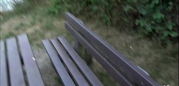  18 Jahre junge Emma Secret Outdoor im Park gefickt - German Teen